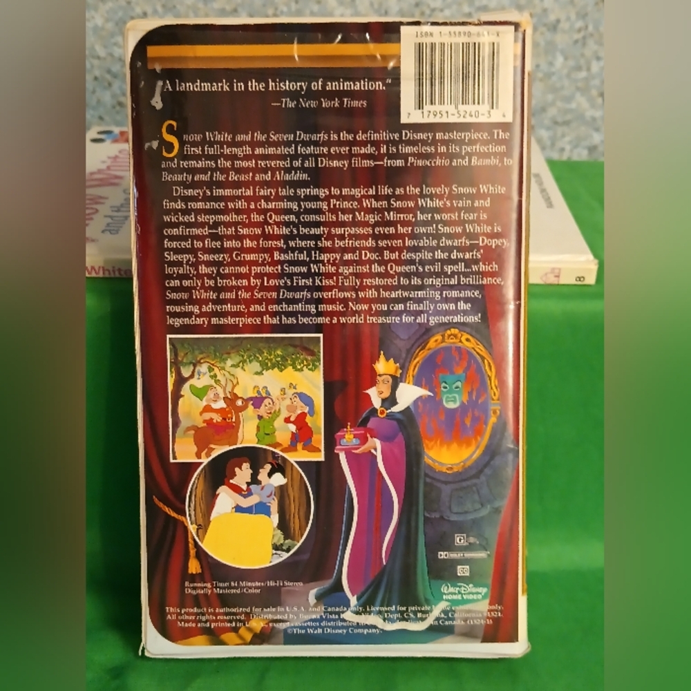 𝐒𝐧𝐨𝐰 𝐖𝐡𝐢𝐭𝐞 & 𝐭𝐡𝐞 𝐒𝐞𝐯𝐞𝐧 𝐃𝐰𝐚𝐫𝐟𝐬 𝐁𝐨𝐨𝐤 & 𝐕𝐇𝐒 - Picture 4 of 16